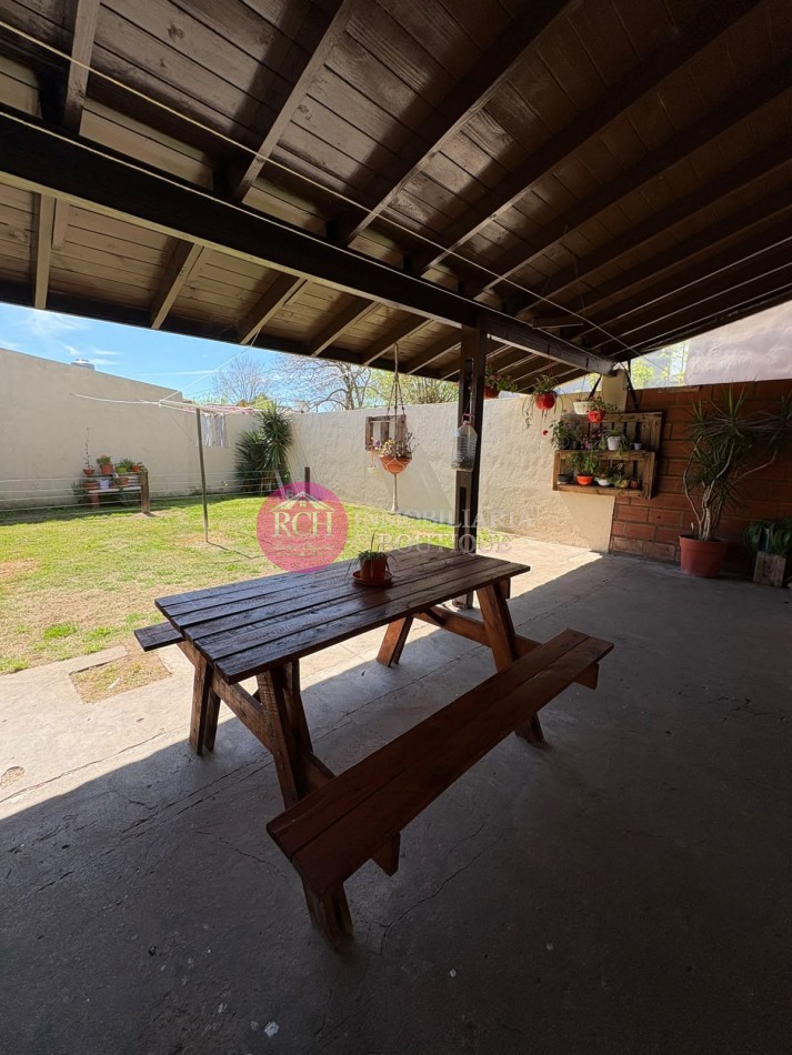 CASA PH DE 4 DORMITORIOS CON PARQUE, QUINCHO Y GARAGE - MAR DE AJO
