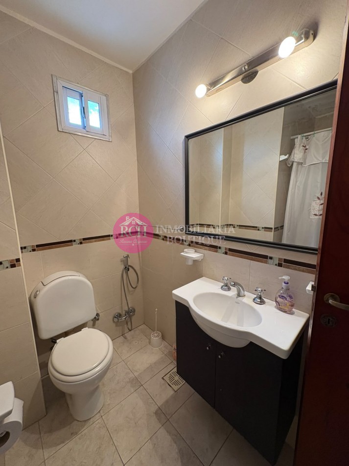 DUPLEX DE CASI 100 M² A 200 METROS DEL MAR, CON 3 DORMITORIOS, GARAGE Y PATIO CON PARRILLA