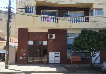 MONOAMBIENTE CENTRICO, MUY LUMINOSO, CON BALCON A LA CALLE