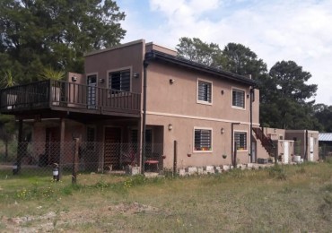 CASAS 2 + DEPARTAMENTO SOBRE AVENIDA
