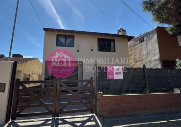 CASA PH DE 4 DORMITORIOS CON PARQUE, QUINCHO Y GARAGE - MAR DE AJO
